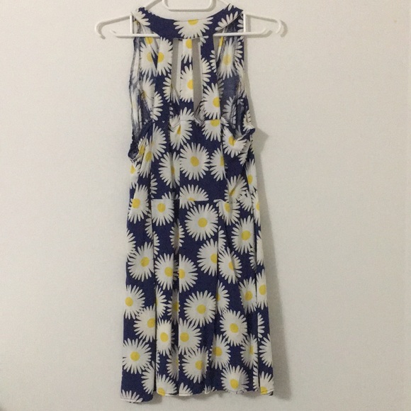 Blue mini dress with daisies - Picture 2 of 2